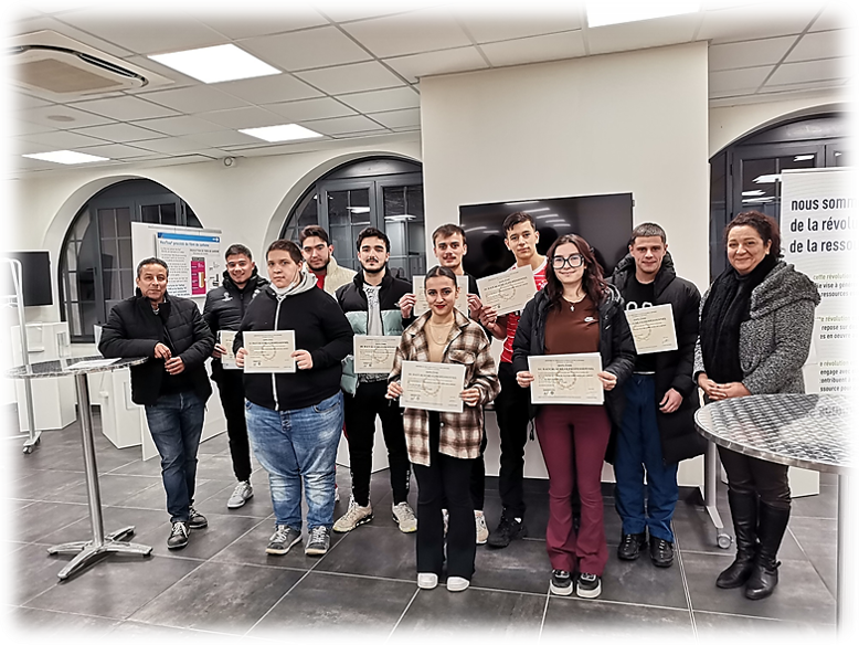 REMISE DES DIPLÔMES AUX FILIÈRES INITIALES REMISE DES DIPLÔMES AUX FILIÈRES INITIALES